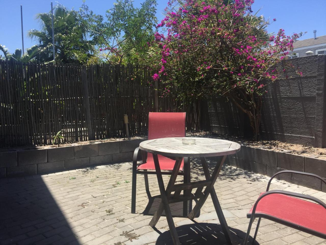 Capetown 4U Guesthouse Bloubergstrand Buitenkant foto